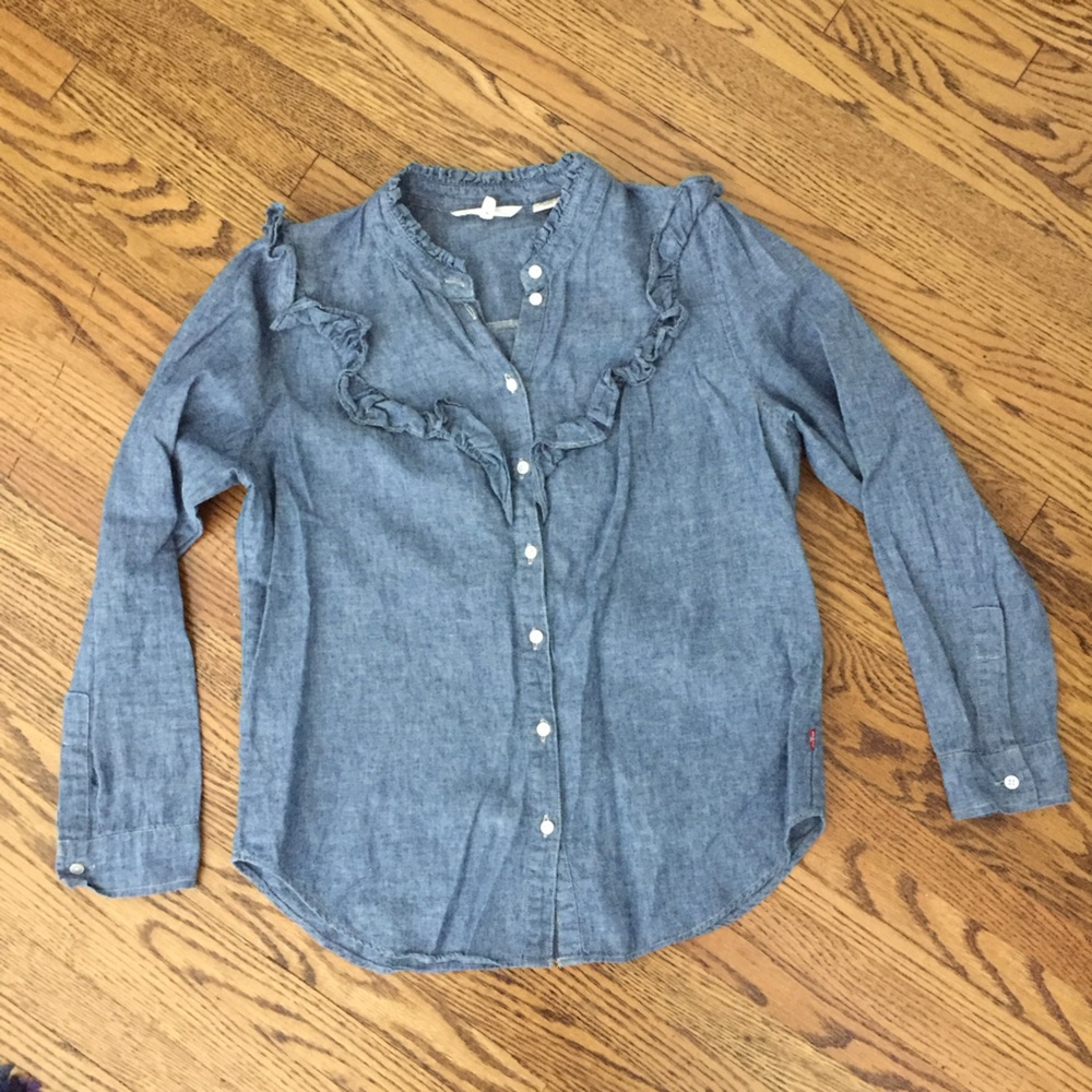Levi’s shirt  🌸 3 for $25